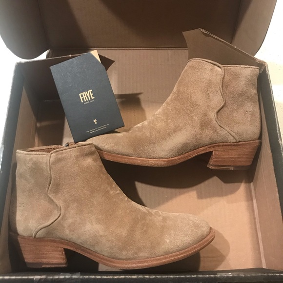 Frye Carson Piping Beige Leather Ankle Booties - Picture 7 of 12